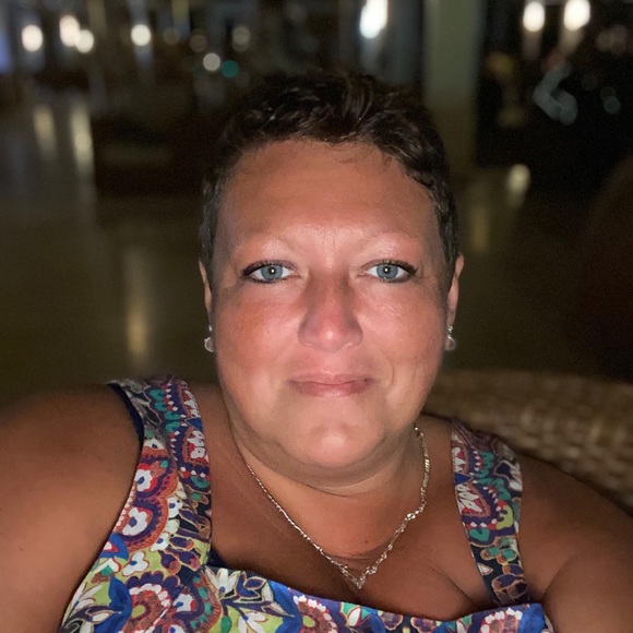 Meet your Posher, Carrie - Picture 1 of 5